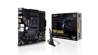 Beste hovedkort: Asus TUF Gaming B550M-PLUS mot hvit bakgrunn