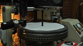 Lacquer cutting machine in action