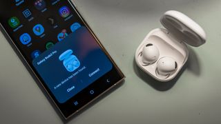 Pairing Samsung Galaxy Buds 2 Pro with Galaxy S23 Ultra.