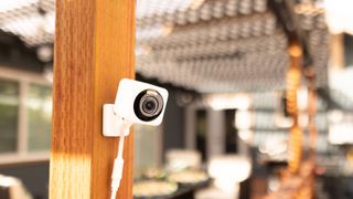 Wyze Cam v4 mounted to outdoor beam