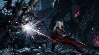 En karaktär i Devil May Cry 5 som slåss mot en demon.