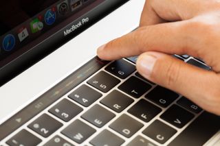 MacBook Pro 2021 no touch bar