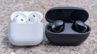 WH-1000XM5 vs AirPods 4