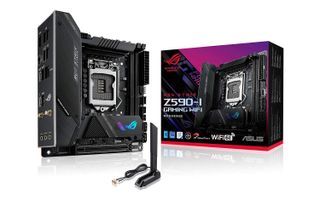 Asus ROG Strix Z590-I er en lille formfaktor der kan prale af et helt sort design og diagonale netlinjer.