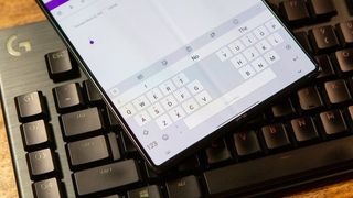 Microsoft SwiftKey Keyboard app on a Samsung Galaxy Z Fold 4.