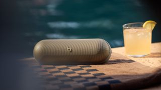 Beats Pill in Champagne Gold