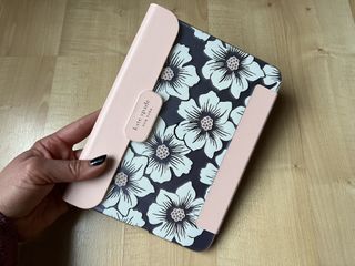 Kate Spade Protective Folio Ipad Mini 6 Lifestyle Hero