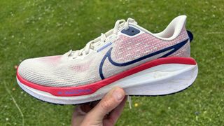 Nike Vomero 17 running shoes