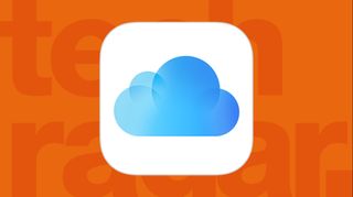 Apple iCloud Speicher Logo auf orangem Hintergrund