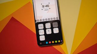 Lock screen customization in One UI 6