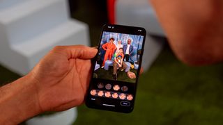 Google Pixel 8 hands on with AI features