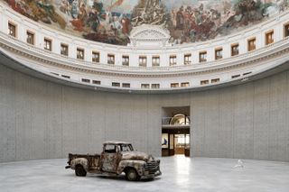 Charles Ray's Paris car shows