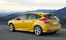  Ford Focus ST view of rear and side