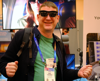 Man wearing XREAL glasses experiencing the Spacetop software