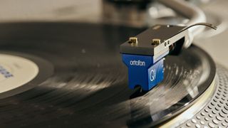 Ortofon Quintet Blue MM cartridge on record