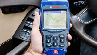 Best OBD-II scanners: Bosch OBD 1300 displaying graph