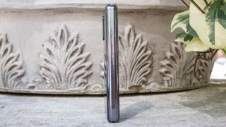 Samsung Galaxy Fold spine