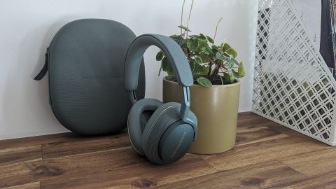 Noise cancelling headphones: Bowers &amp; Wilkins Px7 S2e