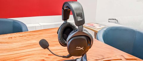 HyperX Cloud Stinger 2 on desk