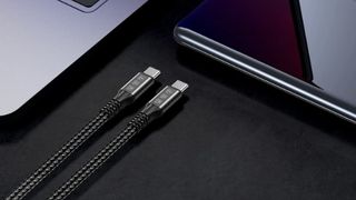 Chamer Thunderbolt 4 USB-C cable.