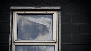 Wunmi Mosaku as Rial Majur, Ṣọpẹ Dìrísù as Bol Majur in His House, one of the best horror movies on Netflix