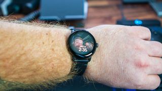 Photos watch face on Pixel Watch