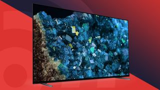 Beste OLED-TV: Sony A80L OLED mot rød bakgrunn med techradar-logo.