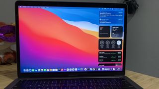 Apple MacBook Pro (13-inch, M1, 2020)