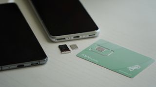 Mint Mobile SIM card near a Zenfone 8