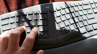 Logitech K860