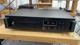 CD player: TEAC VRDS-701 in test room