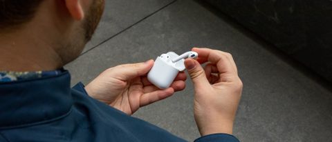 Apple AirPods 2019