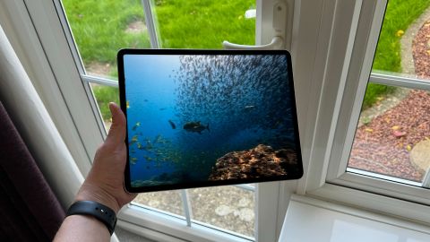 Tablet: Apple iPad Pro 12.9 6th Generation