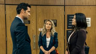 Manuel Garcia-Rulfo as Mickey Haller, Becki Newton as Lorna, Neve Campbell as Maggie McPherson in The Lincoln Lawyer