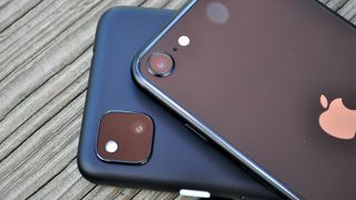 Pixel 4a vs iPhone SE