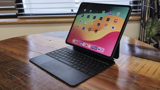 iPad Pro 13 (2024) met toetsenbord