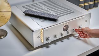 All-in-one system: Marantz Model 40n