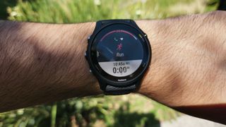 Run workout screen on the Garmin Forerunner 255