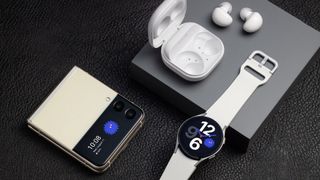 Samsung Galaxy Buds 2, Galaxy Watch 4, Galaxy Z Flip 4 devices