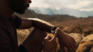 Apple Watch Series7 Lifestyle 01 Apple