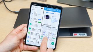 Samsung Galaxy Fold multistasking