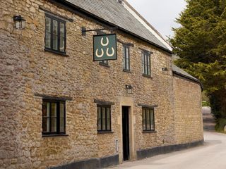 the three horseshoes batcombe margot henderson restaurant