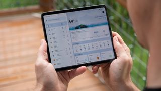 The new Google Weather folding/tablet UI on the Google Pixel Fold