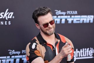 Chris Evans Pointing