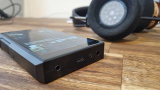 Portable music player: FiiO M11S