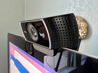 Logitech C922 Pro Hd Front Angle