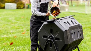 Compost tumbler