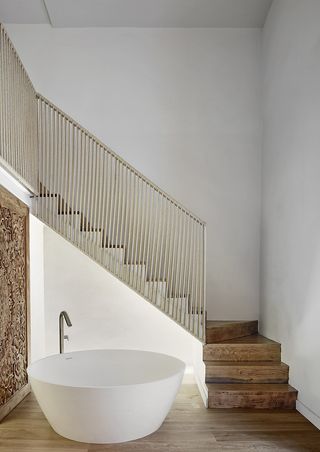 Puro Hotel guest room bathtub and staircase