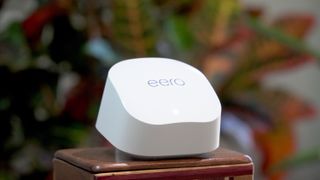 eero 6+ on a wooden box