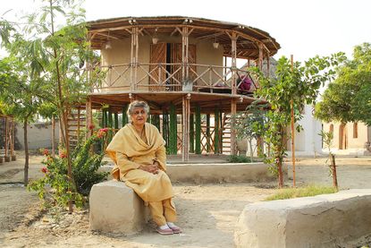 yasmeen lari&#039;s Zero Carbon Women Centre on Bamboo Stilts, Moak Sharif, Tando Allahyar, Sindh–2011 © Heritage Foundation of Pakistan 